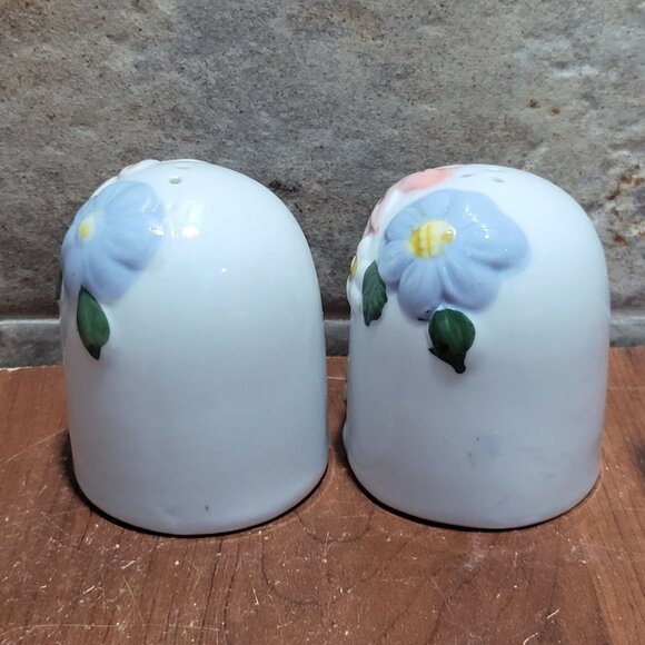 Pair Ceramic Salt and Pepper Shakers Hand Painted Floral Design - Picture 7 of 11